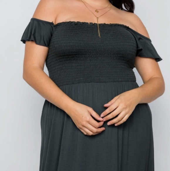 Plus Size Hunter Green Smoked Solid Maxi Dress - Picture 5 of 5